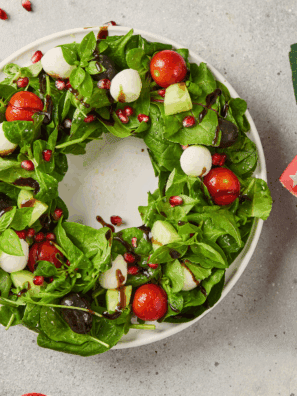 Bring the holiday spirit to your table! This Easy Christmas Wreath Salad is a beautiful, festive appetizer made with fresh greens, colorful veggies, and a tangy dressing, shaped to look just like a decorative wreath. Perfect for holiday entertaining!