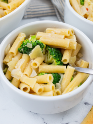 Creamy Fazoli&rsquo;s chicken broccoli penne copycat pasta with tender chicken, broccoli florets, and rich Alfredo sauce served in a bowl