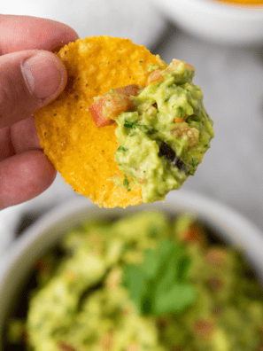 Spicy Guacamole Recipe (Restaurant-Level Heat, Made in 15 Minutes)