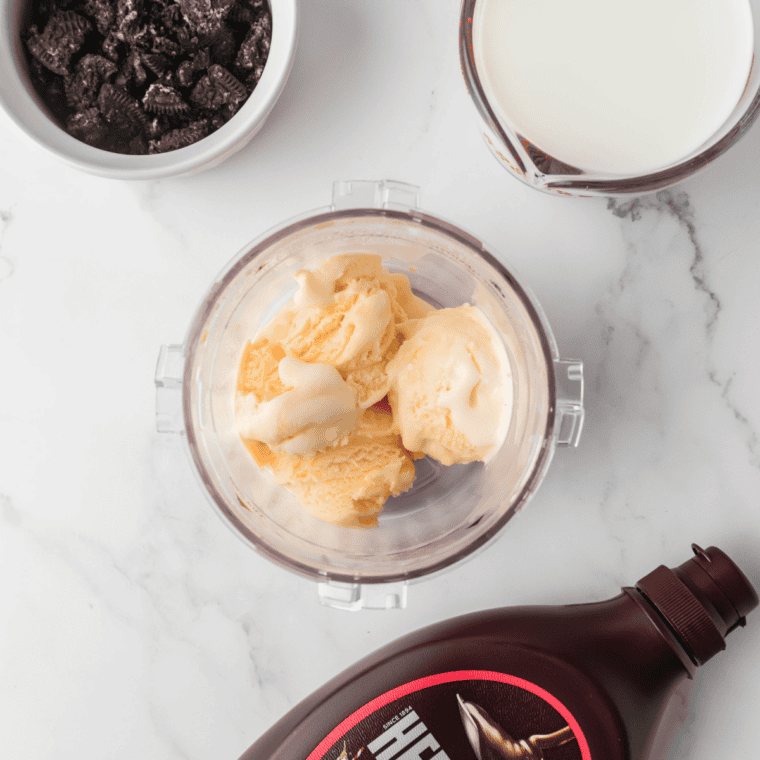 Ingredients for copycat Chick-fil-A cookies and cream shake: vanilla ice cream, whole milk, Oreo cookies, and vanilla extract