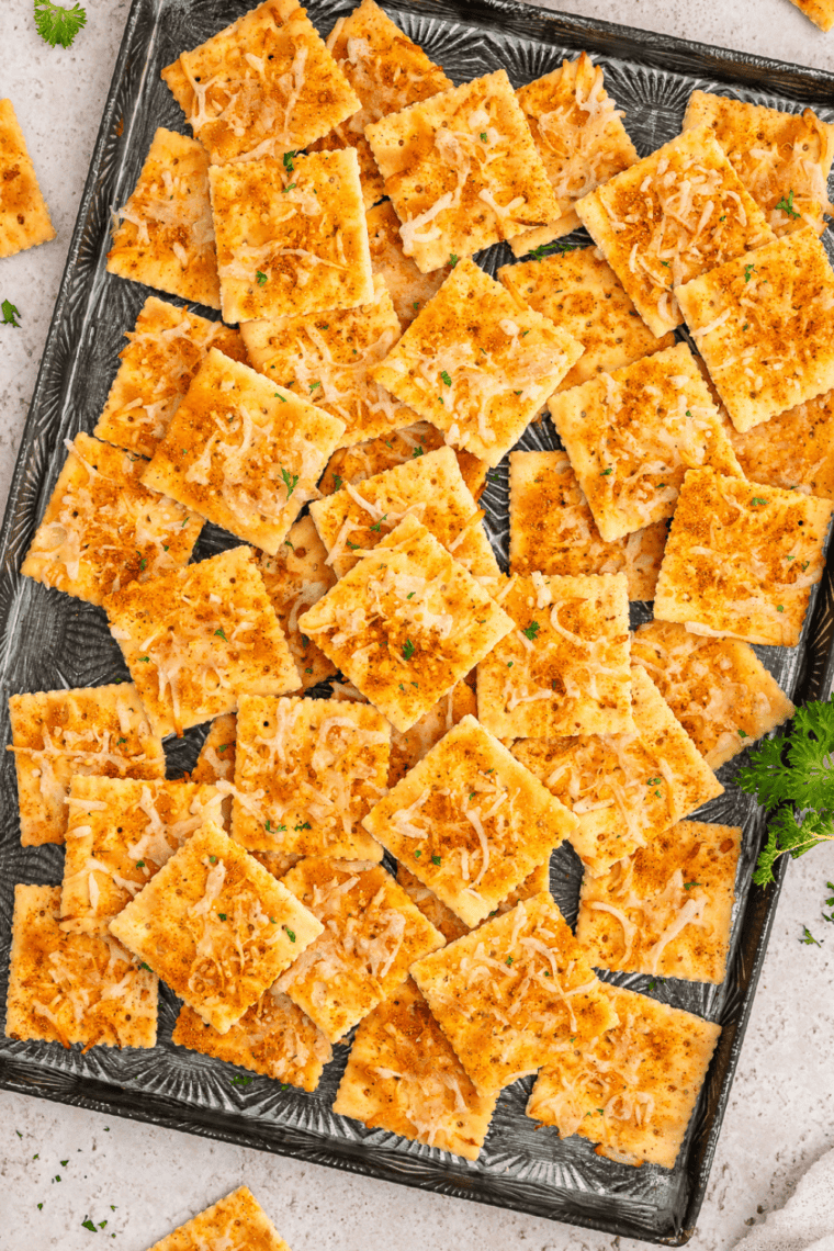 Homemade Buc-ee's Ranchin' Saltines recipe, crunchy ranch crackers seasoned with dill and garlic