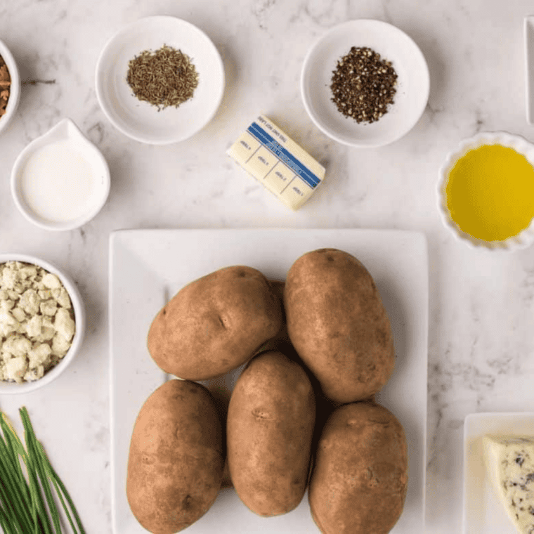 Blue cheese dressing ingredients: sour cream, buttermilk, blue cheese, chives, garlic, and black pepper