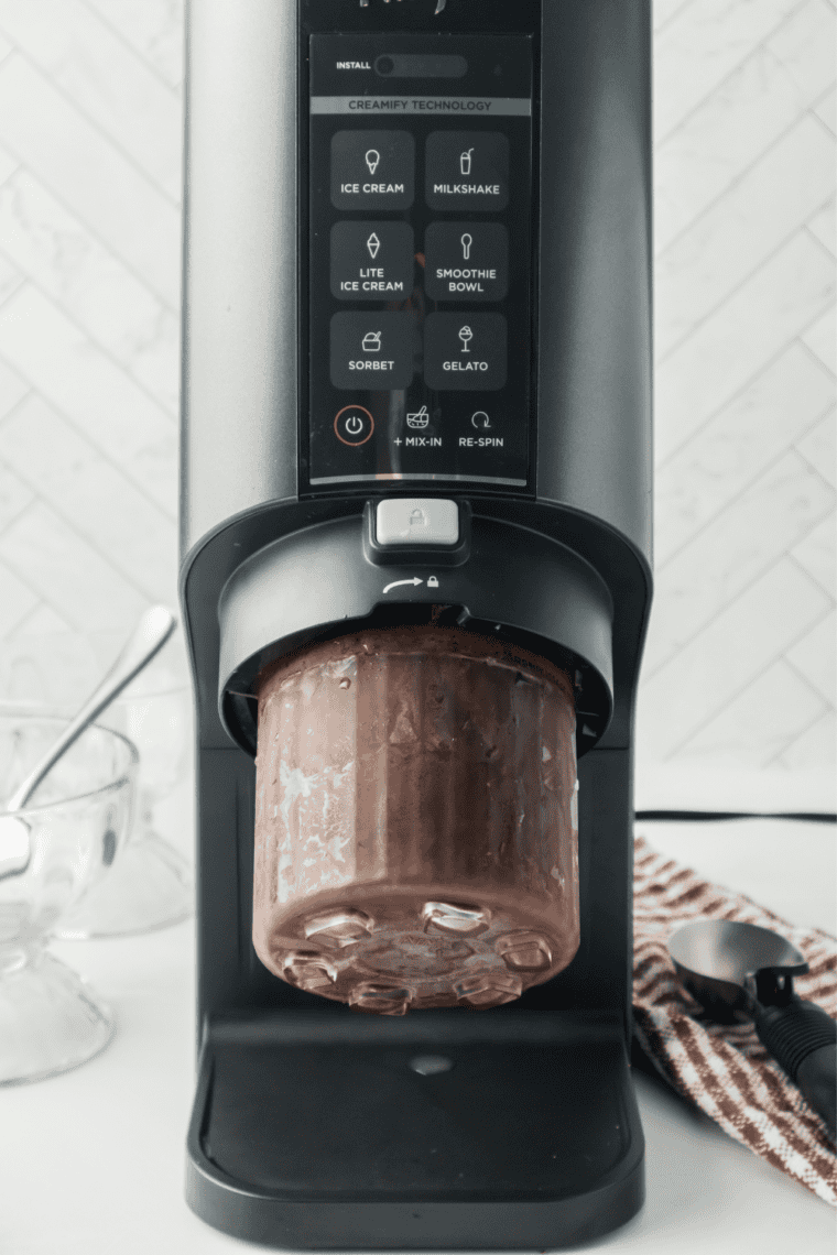 White chocolate mousse added to the center of the chocolate ice cream and swirled with the Mix-In function